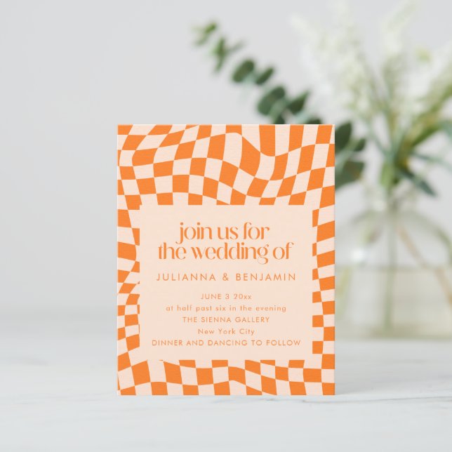 Lámina Budget Retro Orange Check Wedding QR Code Invite (Anverso de pie)