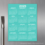 Lámina De Pizarra Blanca Magnética Calendario de vista de año completo - Acual básico<br><div class="desc">Calendario 2025 - perfecto para usar en su cocina o en su oficina. Un calendario mínimo básico de 12 meses con un fondo de color sólido.</div>