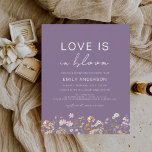 Lámina El amor púrpura en la ducha de flores silvestres e<br><div class="desc">Celebra el amor con nuestra invitación a la ducha de flores silvestres "El amor está en flor". Decorada con flores silvestres vibrantes y delicada vegetación, esta invitación capta la esencia del romance y la belleza natural. Tanto si se trata de una reunión íntima como de una aventura suntuosa, los suaves...</div>