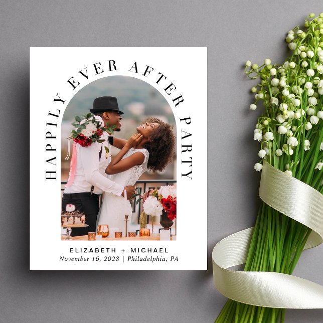Lámina El presupuesto es feliz para siempre después del B (Celebrate your love story with an invitation showcasing your favorite photo in an elegant arch frame)