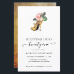 Lámina El presupuesto se adentra en 21 tacones de oro flo<br><div class="desc">Moderno, elegante, "Paseando en 21" Moda Floral Gold Heels Invitación de fiesta de cumpleaños con nuestro brillante y glamoroso talón dorado de color agua rodeado de flores tropicales rosas y verdes. El fondo es un lujoso lavabo de color acuático dorado. Fácil de personalizar con su información para una simple y...</div>