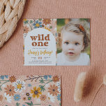 Lámina Fiesta del primer cumpleaños de Budget Wild One Re<br><div class="desc">Celebra el día especial de tu pequeña con esta encantadora invitación de fiesta de cumpleaños de chicas de flores silvestres. La parte delantera de la tarjeta de presupuesto muestra un patrón hecho a mano de flores silvestres extravagantes, en una paleta de colores boho de los años 70 de browns, beige,...</div>