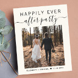 Lámina Foto de boda felizmente después de una invitación<br><div class="desc">Elegancia de crema ligera y económica, o invitación boda más pequeña, y invitación a fiestas o celebraciones. La parte delantera incluye la foto del día de la boda y "Feliz eterno después del Fiesta" en una mezcla de tipografía simple y escritura a la moda con toques. Bajo su foto, agregue...</div>