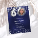 Lámina Foto de plata azul marino invitación a cumplir 60<br><div class="desc">Una moderna y elegante invitación fotográfica para una fiesta de cumpleaños número 60. Un fondo azul marino,  decorado con estrellas. El color azul es desigual. Personalice y agregue los detalles de su foto y fiesta. 1 hoja = 1 borde impreso de invitación al borde.</div>