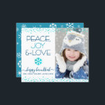 Lámina Foto de presupuesto Hanukkah Peace Love Snowflake<br><div class="desc">"Paz, alegría y amor." Un divertido ilustracion de copos de nieve azul turquesa, con imitación de un Relieve metalizado falso azul turquesa, puntos de confeti y una tipografía moderna turquesa y azul marino sobre un fondo blanco y limpio, junto con la foto personalizado de tu elección, te ayudarán a entrar...</div>