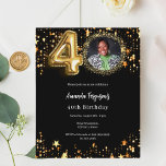Lámina Fotos de oro negro estrellas invitación a cumplir<br><div class="desc">Una moderna y elegante invitación fotográfica para un fiesta de 40 años. Un fondo negro clásico,  decorado con falsas estrellas doradas. Personalice y agregue los detalles de su fiesta. 1 hoja = 1 borde impreso de invitación al borde.</div>