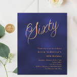 Lámina Guión dorado azul marino invitación a cumplir 60 a<br><div class="desc">Una invitación moderna y de diseño para una fiesta de cumpleaños número 60. Un fondo azul marino, de color desigual y la palabra Sixty escrita con elegantes letras de guión grandes en falso oro. Personalice y agregue un nombre y detalles del fiesta. 1 hoja = 1 borde impreso de invitación...</div>