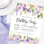 Lámina Invitación a cumpleaños número 50 de Budget Purple<br><div class="desc">Honre a una mujer especial con esta elegante y femenina invitación a la fiesta de cumpleaños. Los detalles de la celebración de cumpleaños están rodeados de bordes florales de color morado superior e inferior. Los elementos florales están enclavados en hojas verdes profundas. Aunque es un diseño tradicional, el follaje y...</div>