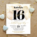 Lámina Invitación a Purpurina de oro blanco con presupues<br><div class="desc">"Feliz dulce 16". Envíe esta impresionante, sencilla, festiva, moderna, personalizada invitación para una fiesta que recordar. Tipografía negrita, gráfica, negra y escritura manuscrita superponen globos dorados y luces de cuerda brillantes de oro en un sofisticado fondo blanco. Personalice el texto del personalizado con el nombre de su hija, así como...</div>