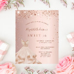 Lámina Invitación a vestir con rosa de oro dulce 16<br><div class="desc">Una invitación moderna, elegante y glamurosa para una fiesta de 16 y 16 años. Un fondo dorado rosa con chispas falsas y un vestido de oro rosa. El nombre está escrito con un guión moderno de estilo con letras de color rosa oscuro y dorado. Personalice y agregue los detalles de...</div>