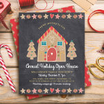 Lámina Invitación al tablero de Chalkboard de la Casa Abi<br><div class="desc">Una bonita y caprichosa casa de jengibre y árboles, estrellas, corazones y caramelos, junto con una juguetona tipografía de escritura, superponen un oscuro fondo de pizarra gris de carbón vegetal y te ayudan a iniciar la temporada de fiestas de vacaciones. En la parte trasera hay un patrón de caramelos de...</div>