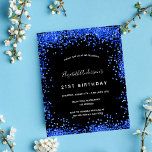 Lámina Invitación azul real de cumpleaños de presupuesto<br><div class="desc">Invitación a la fiesta de cumpleaños 21 (o a cualquier edad) de niñas y mujeres. Delante: Un fondo negro de moda. Decorada con polvo purpurina falso azul real. Personalice y agregue un nombre y detalles del fiesta. El nombre se escribe con un guión de estilo con letras a mano.</div>