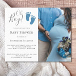 Lámina Invitación Baby Shower de Parejas de fotos de Budg<br><div class="desc">Esta elegante invitación Baby Shower de Parejas de bajo presupuesto está decorada con los pies de bebé lindos en purpurina azul y las palabras,  Oh Boy! Personalizable fácil. Reemplace la foto para personalizar aún más.</div>