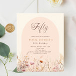 Lámina Invitación de 50 años de Peach beige wildflower<br><div class="desc">Una elegante invitación a la flor. Un fondo color crema,  beige y un arco de color melocotón. Decorada con flores silvestres de color agua en tonos beige y rosa. 1 hoja = 1 borde impreso de invitación al borde.</div>