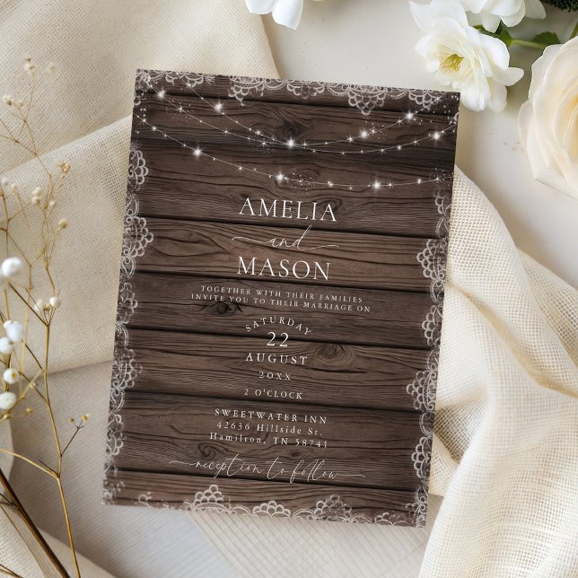 Lámina Invitación de boda rústica con luces de cuerda de  (Wood & Lace String Light Rustic Wedding Invitation)