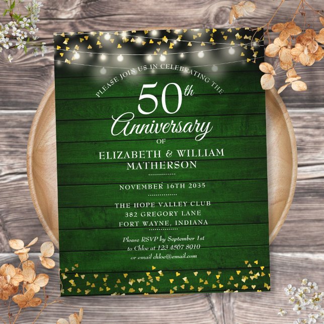 Lámina Invitación de madera dorada con corazones para el  (Budget 50th Anniversary Wood Gold Hearts Invite)