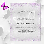 Lámina Invitación de mariposa púrpura de plata para cumpl<br><div class="desc">Una invitación de cumpleaños moderna,  elegante y minimalista. Fondo de aspecto metálico falso plateado decorado con polvo de imitación purpurina morado y una mariposa como marca de agua. Personalice y agregue sus nombres y detalles del boda. Letras de color negro.</div>