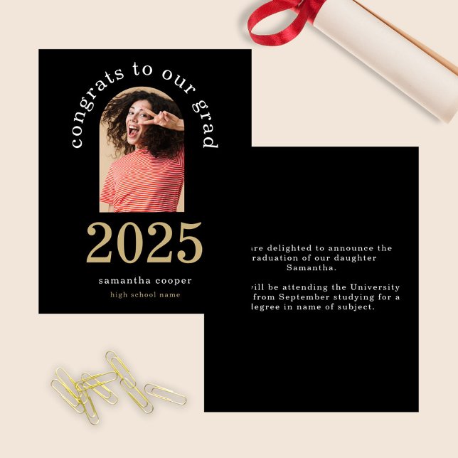 Lámina Invitación Negra Grad 2025 de Budget Arch Photo (front and back view)