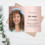 Lámina invitación para el cumpleaños del arco de fotos de<br><div class="desc">Añade tu propia foto de tamaño vertical. Marco fotográfico en forma de arco. Color de fondo de gradiente dorado subió. Personalice y agregue un nombre y detalles del fiesta. 1 hoja = 1 borde impreso de invitación al borde.</div>