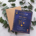 Lámina Invitación para el cumpleaños del oro azul de la n<br><div class="desc">Invitación de cumpleaños con temática de la noche del Casino en azul marino y oro. El color azul es desigual. Una carta de juego como marco. Plantillas para la información de su fiesta. 1 hoja = 1 borde impreso de invitación al borde.</div>