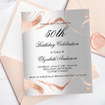 Lámina Invitación presupuestal de mármol de oro de rosa d<br><div class="desc">Un fondo falso plateado. Decorada con venas de fundición de oro rosa. Personalice y agregue un nombre,  edad y detalles del fiesta. El nombre se escribe con un guión de estilo con letras a mano. 1 hoja = 1 borde impreso de invitación al borde.</div>