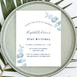 Lámina Invitación presupuestaria para el eucalipto azul b<br><div class="desc">Un fondo blanco,  decorado con estropajes de eucaliptos azul oscuro,  estribos. Personalice y agregue un nombre y detalles del fiesta. Fondo azul polvoriento.</div>
