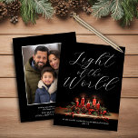 Lámina La luz del presupuesto de la Biblia mundial contra<br><div class="desc">Budget Modern Elegant Light of the World Bible Verse Navidad Card con elegantes imágenes en la parte delantera y espacio para su foto e información en la parte posterior. **Nuestro documento de PRESUPUESTO es más pequeño y delicado, pero todavía hermoso!** Para una comparación de tipos de papel, por favor vea...</div>
