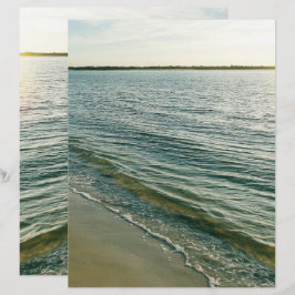 Lámina La playa al atardecer fondo papel de cuaderno en b