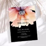 Lámina Nacimiento de presupuesto floral de color melocotó<br><div class="desc">Una invitación moderna, elegante y glamurosa para una fiesta de cumpleaños número 50 (o cualquier edad). Fondo de color negro, decorado con una gran melocotón y una flor morada acuática. El nombre se escribe con una secuencia de comandos de estilo con letras a mano en modo. Personalice y agregue los...</div>