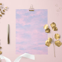 Nubes rosas en papel de estacionamiento de cielo a