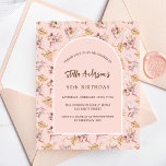 Lámina Pampas floral rosa boho invitación al cumpleaños<br><div class="desc">Marco de arco sobre un patrón de pampas hierba y flores rosadas y una cruz dorada. Personalice y agregue un nombre y detalles. 1 hoja = 1 borde impreso de invitación al borde.</div>