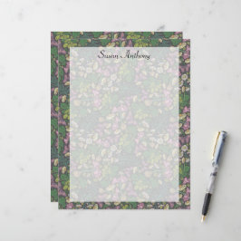 Lámina Papel de mariposas púrpura en los White Daisies de