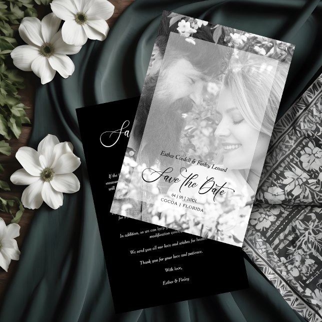 Lámina Photo Budget Black White Minimalist Vellum Effect (Photo Budget Black & White Minimalist Vellum Effect Wedding save the Date With envelope.)