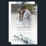 Lámina Presupuesto 1Navidades Sr. Mrs. Photo Foliage Holi<br><div class="desc">Presupuesto Primera Navidad como tarjeta de vacaciones de Mr. y Mrs. Photo Winter Foliage. Un precio económico de 5, 5 x 8, 5" tarjeta plana para sus saludos festivos en una brillante tarjeta SEMI GLOSS de 110 lb (similar al espesor de una postal) POR FAVOR NOTE: El sobre suministrado con...</div>