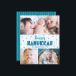 Lámina Presupuesto 3 Foto Feliz Hanukkah Turquoise Stars<br><div class="desc">"Feliz Hanukkah". Una tipografía divertida, divertida, caprichosa y artesanal, y un patrón al azar de la estrella de David en azul turquesa claro, todo sobre líneas dibujadas a mano azul acuático claro en un fondo blanco, junto con 3 fotos de tu elección, te ayudan a iniciar Hanukkah. Las líneas turquesa...</div>