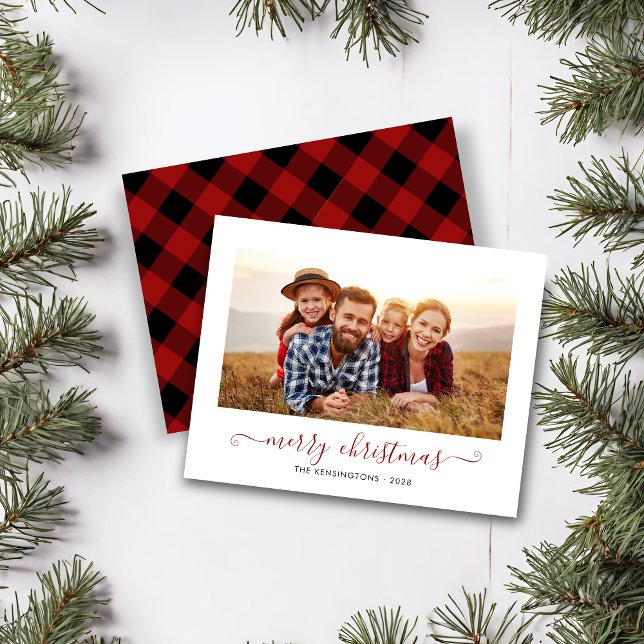 Lámina PRESUPUESTO Navidades de guiones rojos colocados e (BUDGET Red Buffalo Plaid Script Christmas Photo Card)