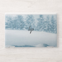 Fondo de invierno con nieve cayendo