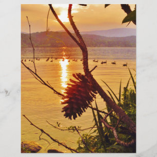 Lámina Puesta de sol en el lago Pinecone