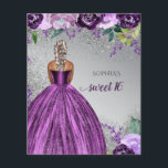 Lámina Purpurina de presupuesto Vestido púrpura dulce de<br><div class="desc">Invitación a los 16 cumpleaños de la Sparkle Púrpura de Plata Presupuestada. Piel oscura Blonde Hair</div>