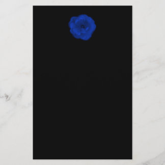 Lámina Rosa azul, fondo negro.