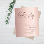 Lámina Rosa de presupuesto de guión de oro 40ª invitación<br><div class="desc">Una invitación moderna y de diseño para un fiesta de 40 años. Fondo de gradiente de oro Rosa y la palabra Cuarenta escrita con letras de guiones grandes y elegantes en oro rosa oscuro. Personalice y agregue un nombre y detalles del fiesta.</div>