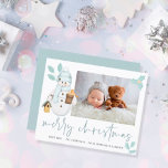 Lámina Script de foto presupuesto Snowman Merry Christmas<br><div class="desc">Foto Script Cute Snowman Merry Christmas Card. Un precio económico SMALLER 4, 5" x 5, 6" alternativa para sus saludos festivos en una BOLSA DE TARJETA SEMI-GLOSS de 110 lb. Los sobres son algo más grandes que el tamaño de la tarjeta. Simplemente reemplace la foto de ejemplo con la suya...</div>