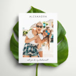 Lámina Script de propuesta de foto de Budget Be My Brides<br><div class="desc">Ahorre dinero en papel boda que tenga la opción de sobres. Pídele a su amigo o familiar que se convierta en parte de su día especial de una manera fresca y memorable con su tarjeta de caligrafía "Be My Bridesmaid Photo Propuesta".</div>