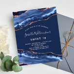 Lámina Sweet 16 agate invitación de oro rosa azul marino<br><div class="desc">Una invitación moderna,  elegante y glamurosa para una fiesta de 16 y 16 años. Agate dorado azul y rosa,  fondo de mármol. El nombre está escrito con una escritura de estilo con letras a mano moderna. Personalice y agregue los detalles de su fiesta.</div>