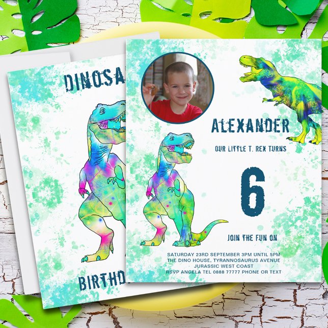 Lámina T-Rex Dinosaur 6.º Presupuesto de foto del partido (T-Rex dinosaur 6th birthday party budget invitation with photo template colorful dino watercolor)