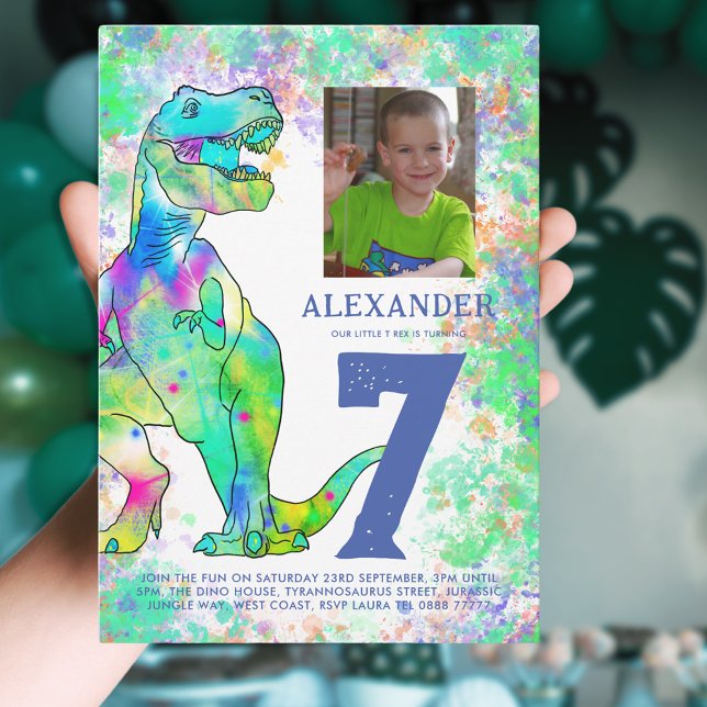 Lámina T-Rex Dinosaur Séptimo Presupuesto del Partido de  (T-Rex Dinosaur 7th birthday party photo invitation colorful dino and Jurassic jungle watercolor )
