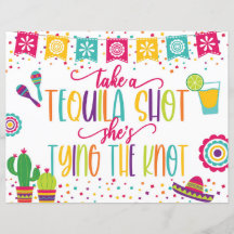 Toma un disparo de tequila que está atando el Rótu