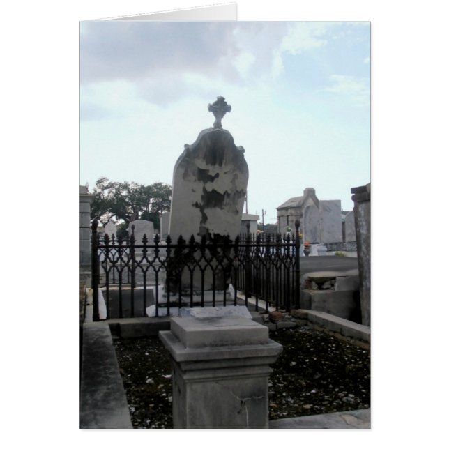 Lápida mortuoria caida (Frente)