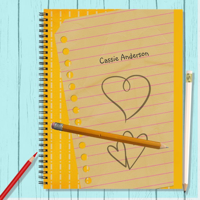 Lápiz naranja y cuaderno Doodles (Subido por el creador)