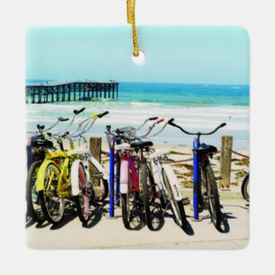 LAS BICICLETAS EN EL ORNAMENTO DE PIER CHRISTMAS